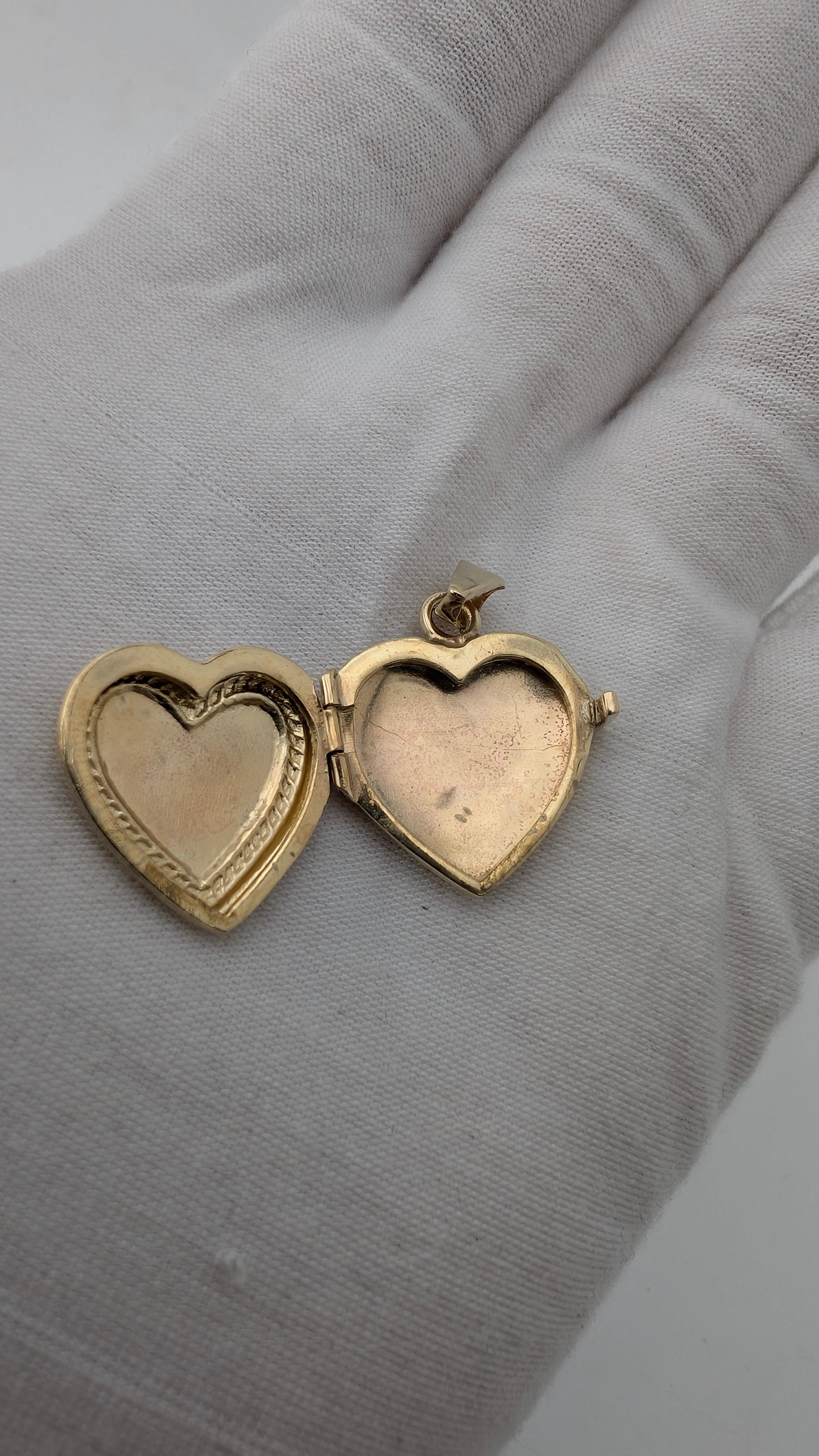 Vintage 10K Yellow Gold Heart Locket Pendant | Engraved Border | 3.6g