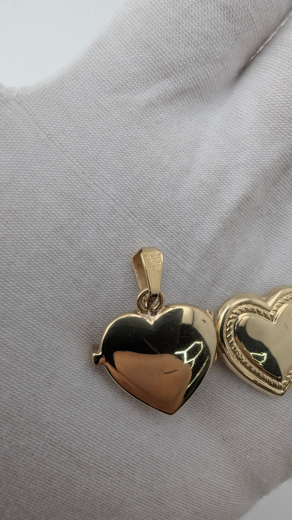 Vintage 10K Yellow Gold Heart Locket Pendant | Engraved Border | 3.6g