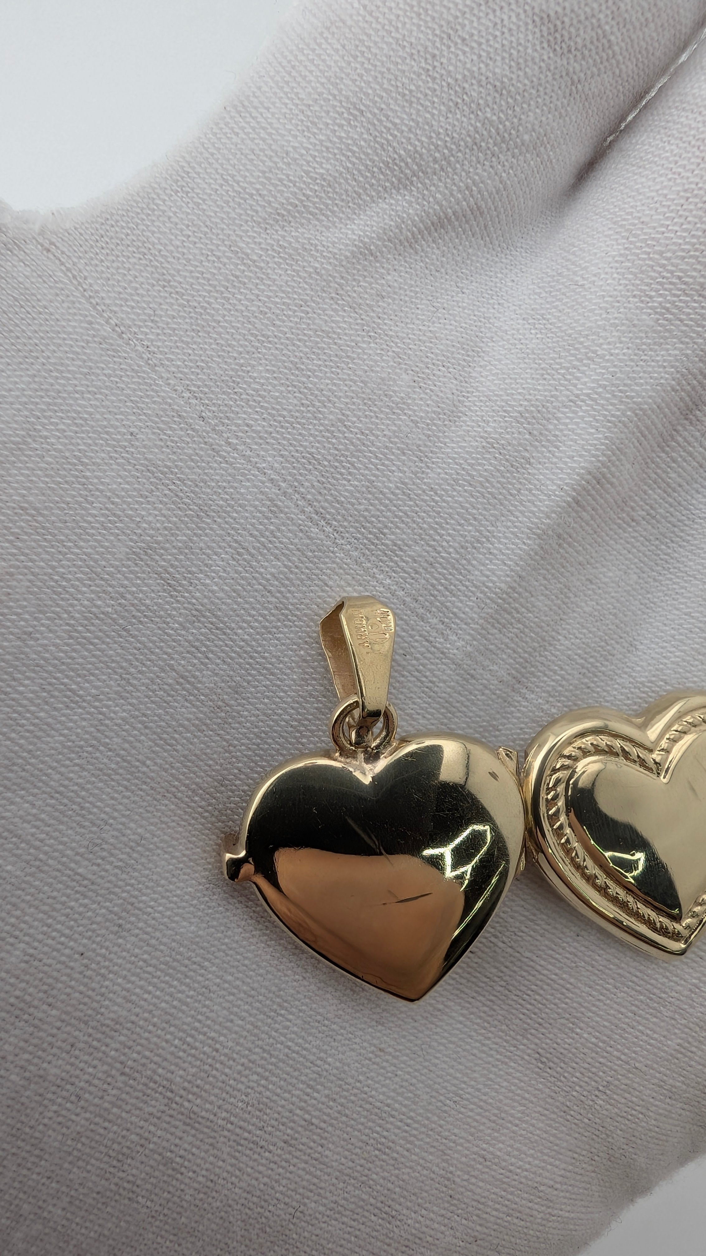 Vintage 10K Yellow Gold Heart Locket Pendant | Engraved Border | 3.6g